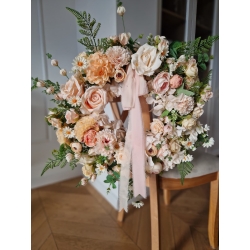 Wianek wiosenny kwiatowy na drzwi brzoskwiniowe kwiaty Szept Wiosny 50 cm